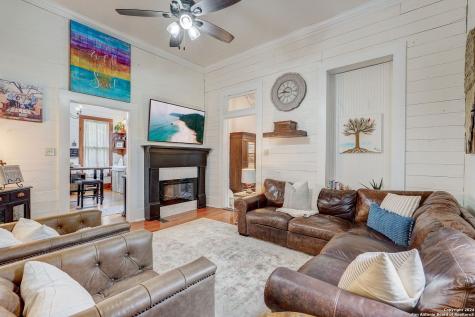 109 W Evergreen Street Boerne TX 78006