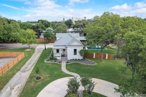 109 W Evergreen Street Boerne TX 78006