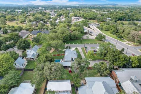 109 W Evergreen Street Boerne TX 78006