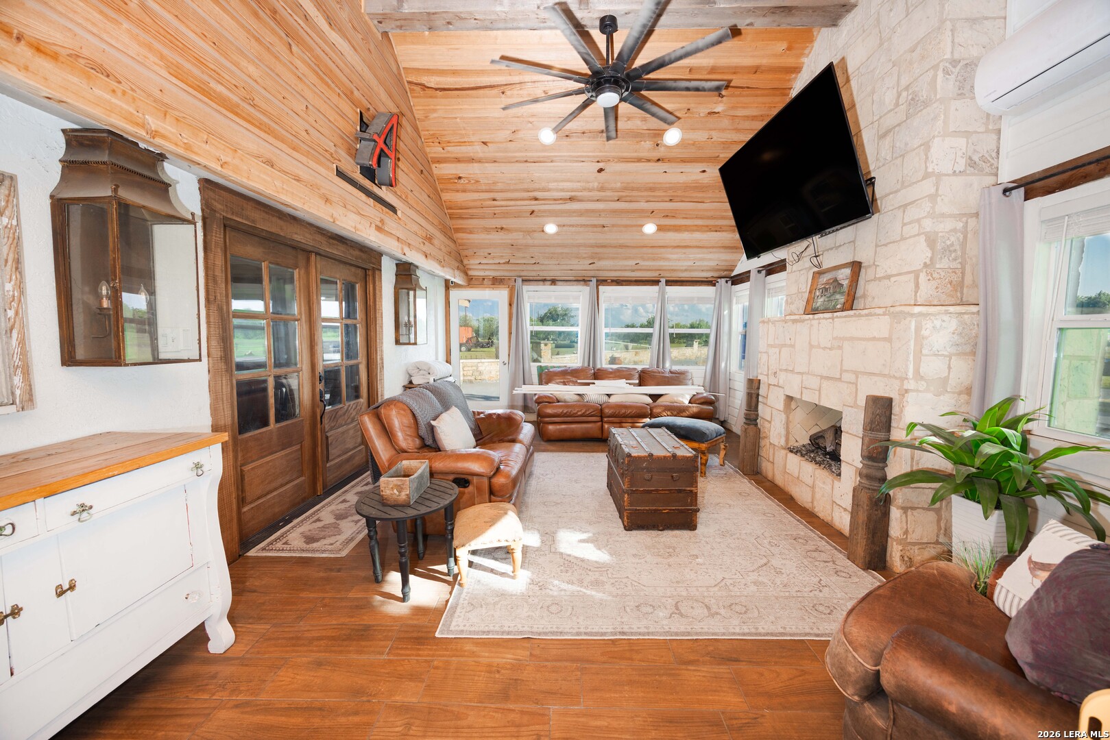 1466 County Road 456 Hondo TX 78861