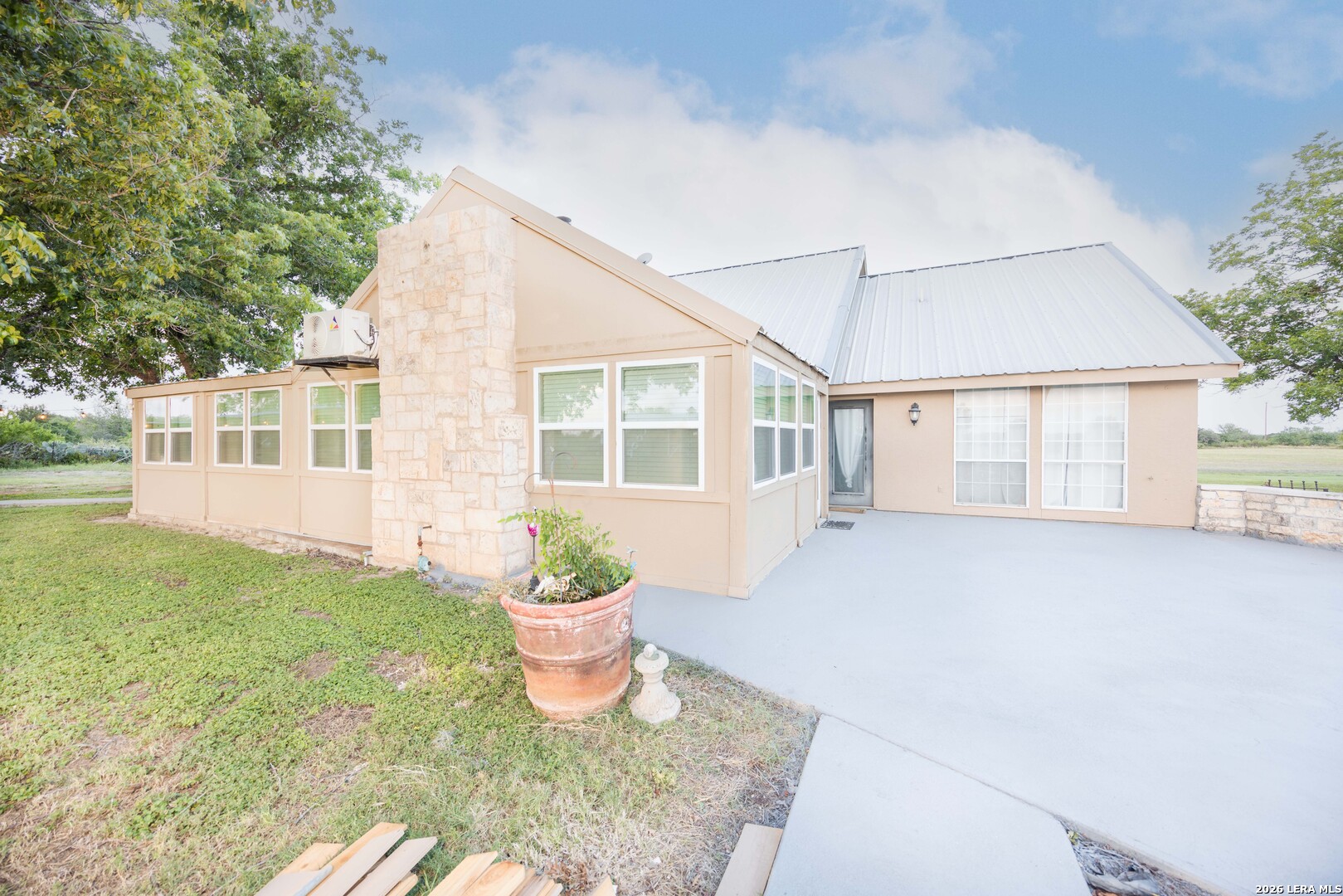 1466 County Road 456 Hondo TX 78861
