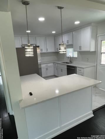 818 Crestview Drive San Antonio TX 78228