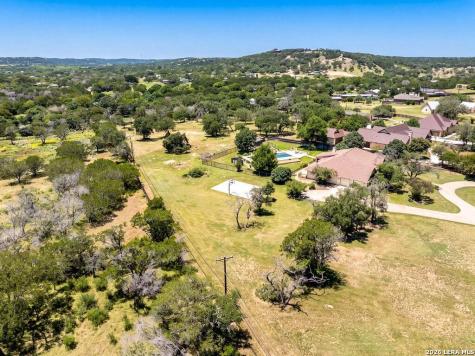 140 Oak Hampton Trail Ingram TX 78028