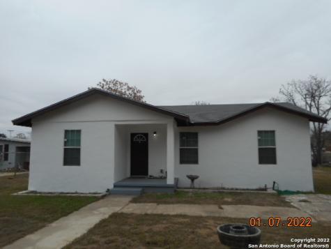 820 Crockett Street Pleasanton TX 78064