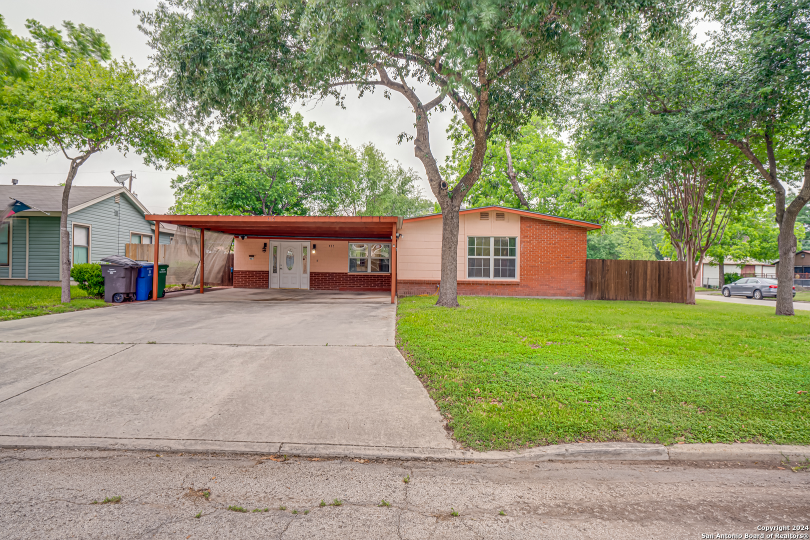 435 E Dickson Avenue San Antonio TX 78214