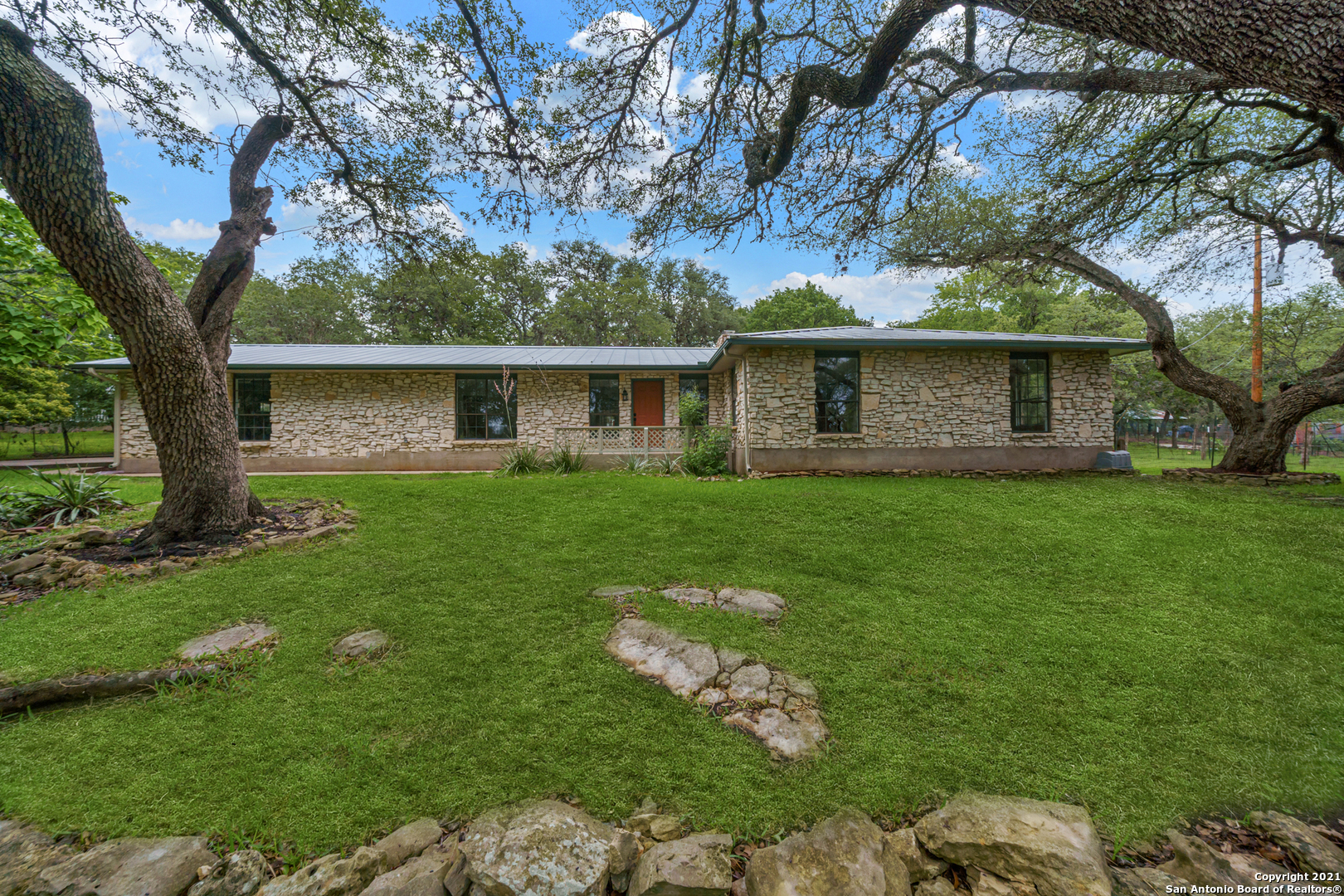 1371 Nixon Drive Boerne TX 78006
