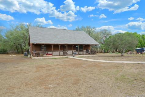 2485 County Road 653 Devine TX 78016