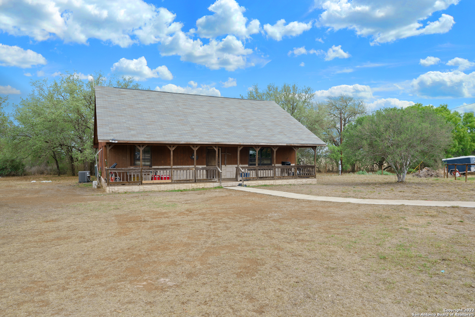 2485 County Road 653 Devine TX 78016