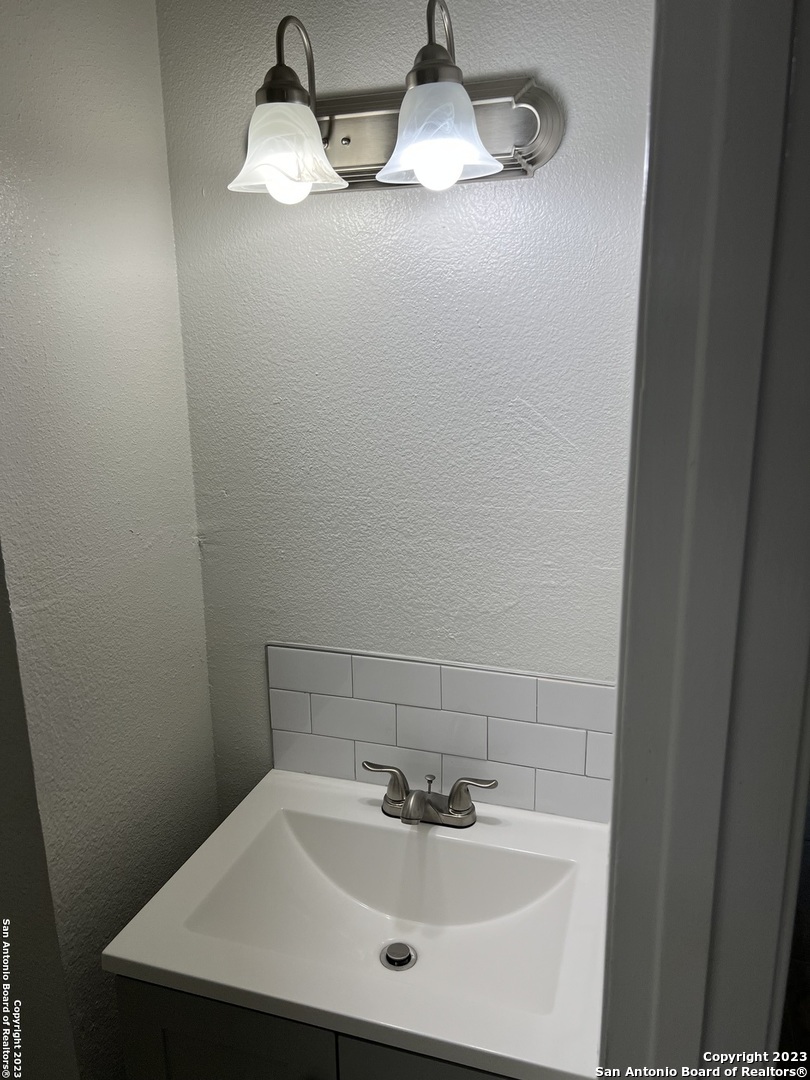 5034 Creekmoor San Antonio TX 78220