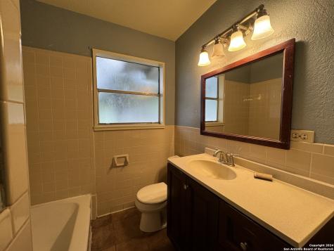 119 Greenlawn Avenue Pleasanton TX 78064