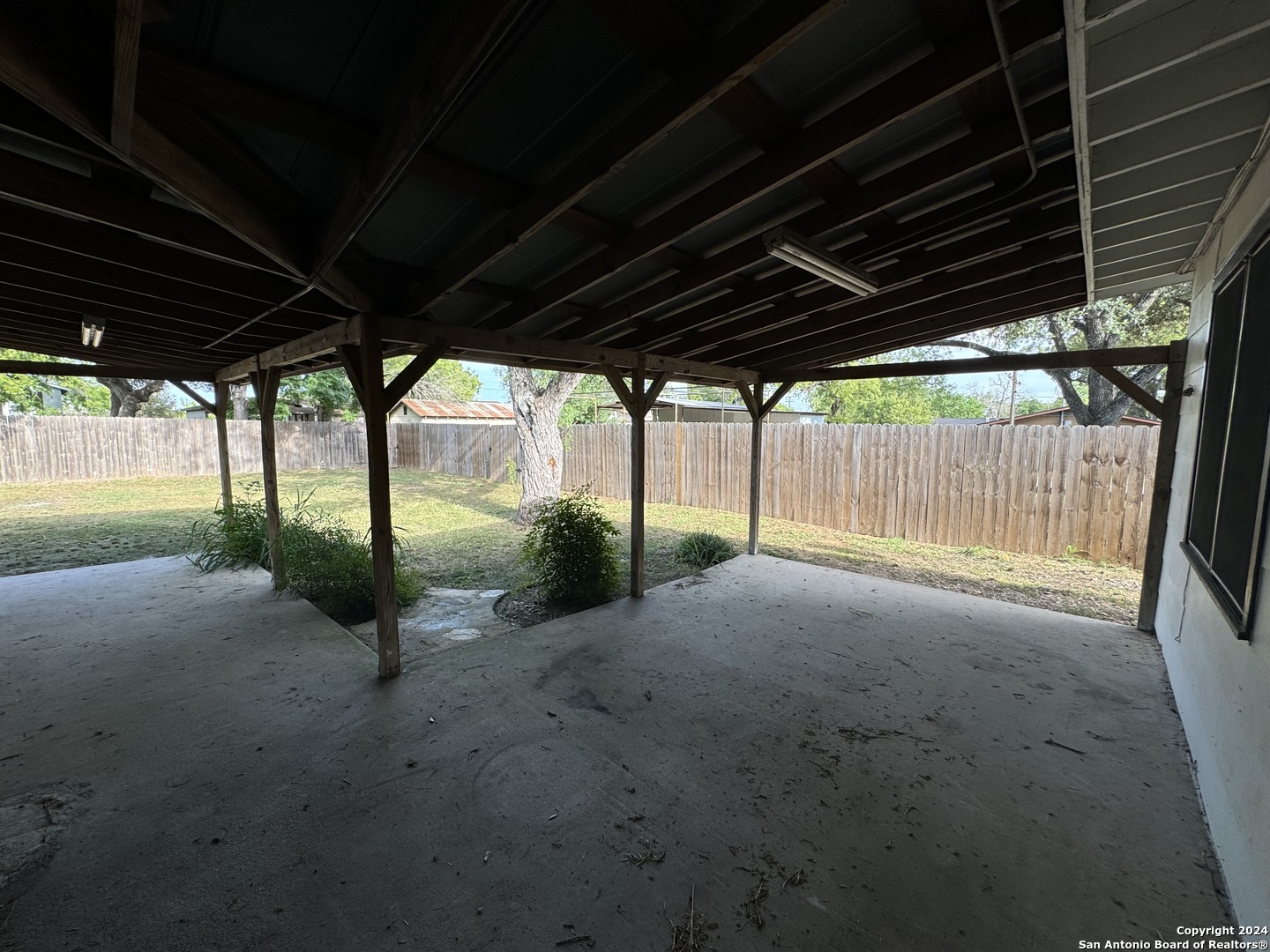 119 Greenlawn Avenue Pleasanton TX 78064