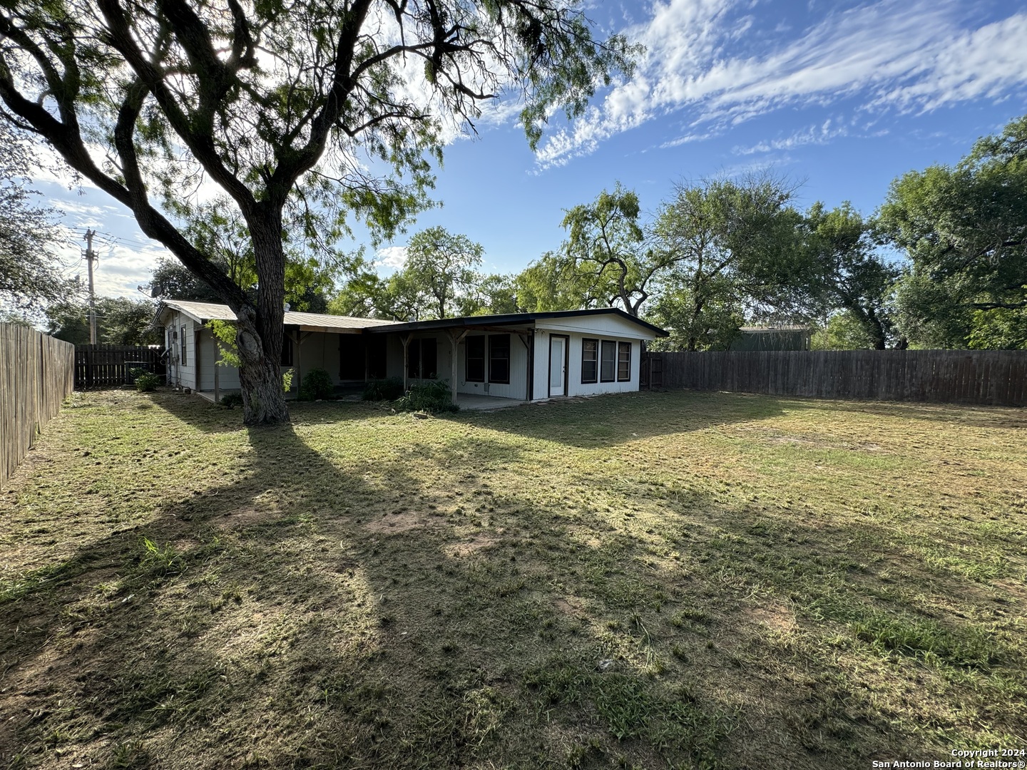 119 Greenlawn Avenue Pleasanton TX 78064