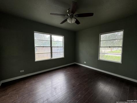 119 Greenlawn Avenue Pleasanton TX 78064