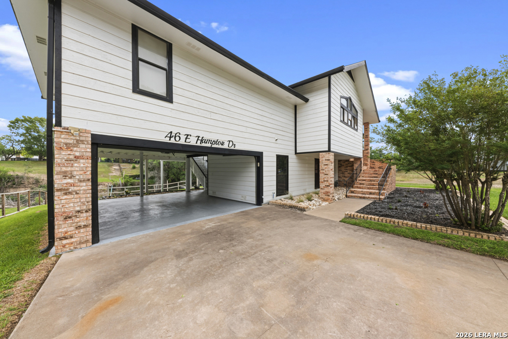 46 E Hampton Seguin TX 78155