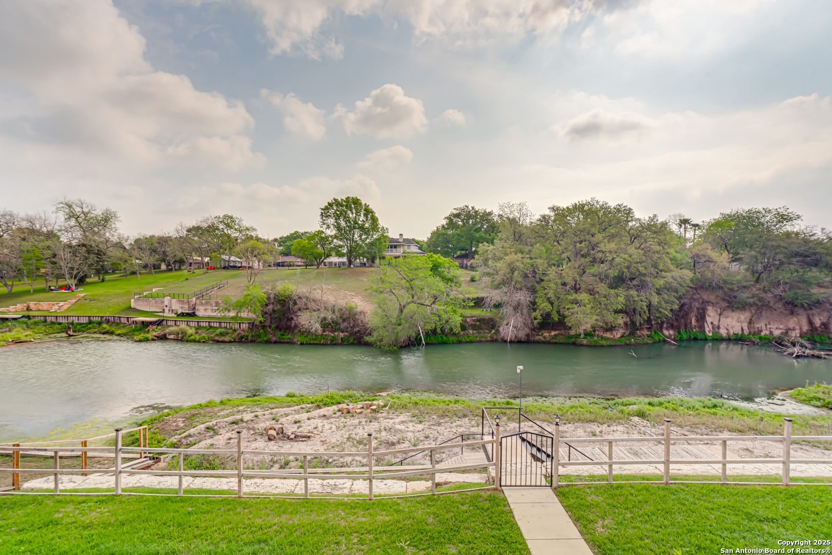 46 E Hampton Seguin TX 78155