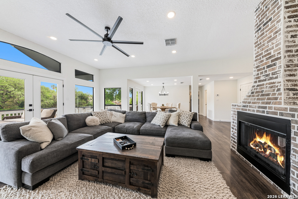 46 E Hampton Seguin TX 78155