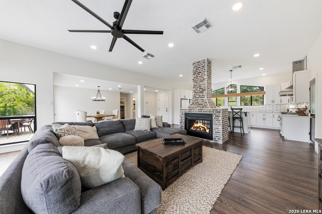 46 E Hampton Seguin TX 78155