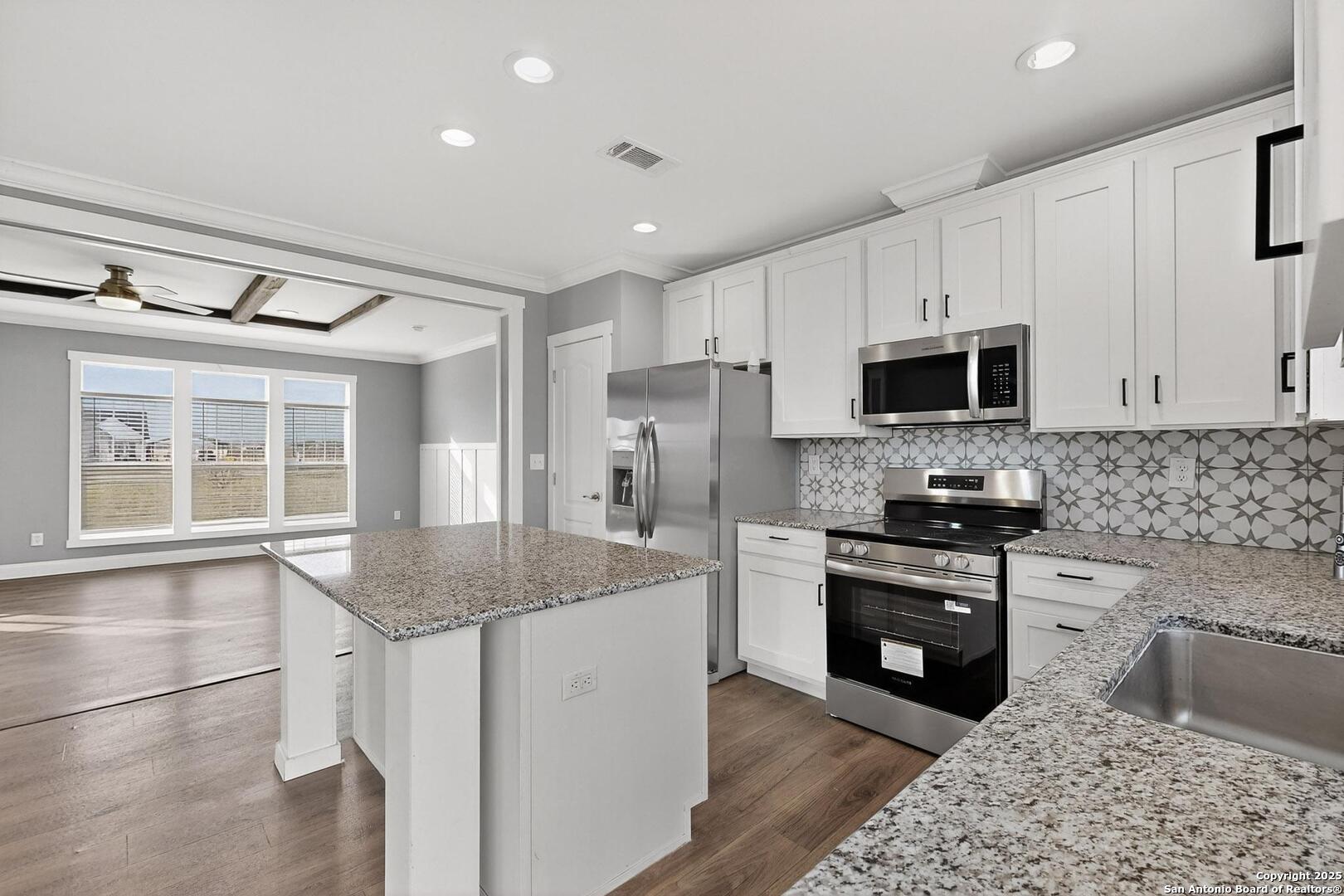 173 Medina Verde Drive Natalia TX 78059
