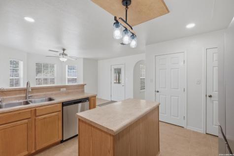 370 Alberts Lane Somerset TX 78069