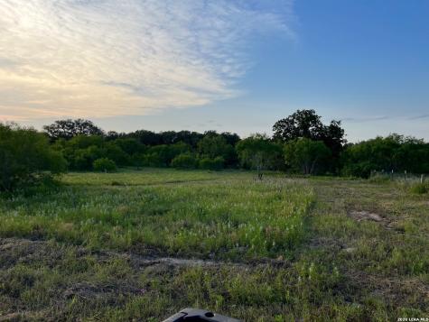 370 Alberts Lane Somerset TX 78069