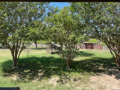 370 Alberts Lane Somerset TX 78069