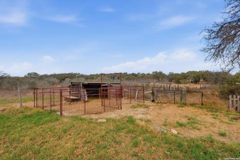 370 Alberts Lane Somerset TX 78069