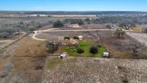 370 Alberts Lane Somerset TX 78069