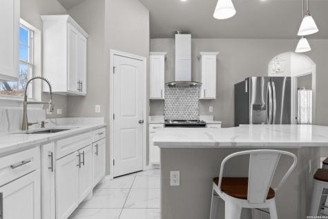 8116 Ventura Selma TX 78154