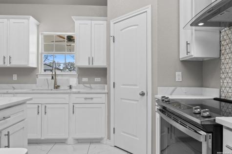 8116 Ventura Selma TX 78154