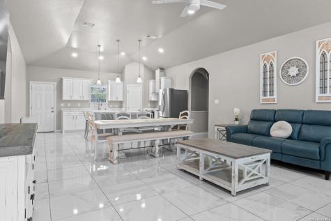 8116 Ventura Selma TX 78154