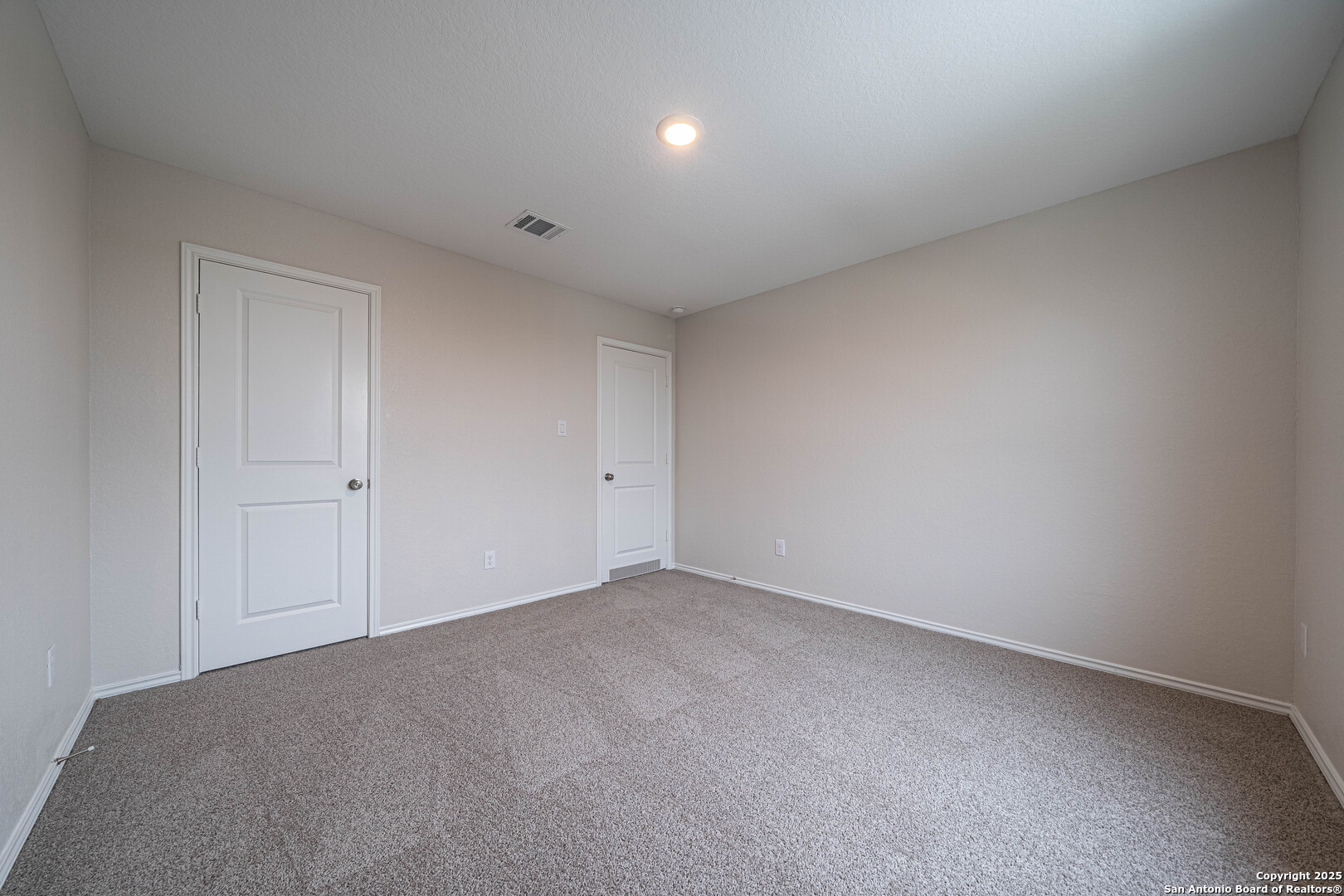 2818 Gustavo Converse TX 78109