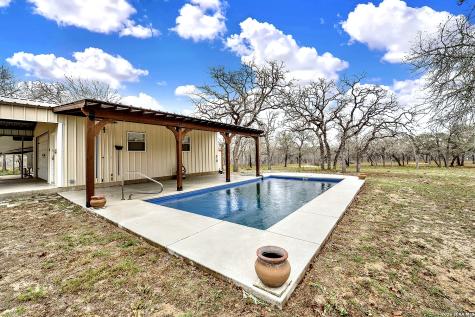 1026 Wild Flower Floresville TX 78114
