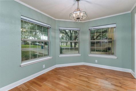 604 Elm Street Floresville TX 78114