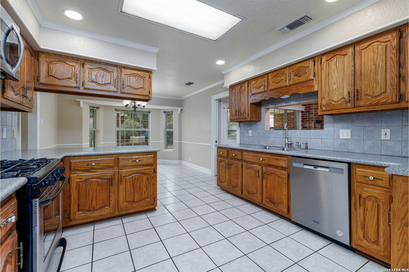 604 Elm Street Floresville TX 78114