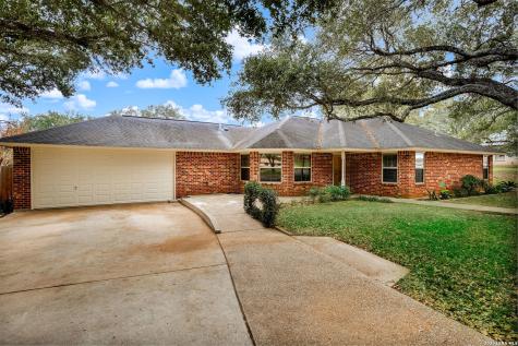 604 Elm Street Floresville TX 78114