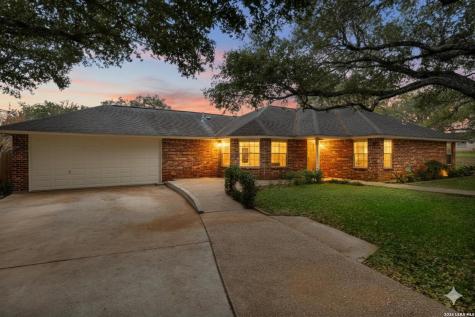 604 Elm Street Floresville TX 78114
