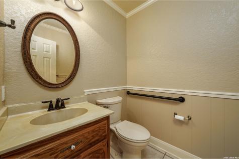 604 Elm Street Floresville TX 78114