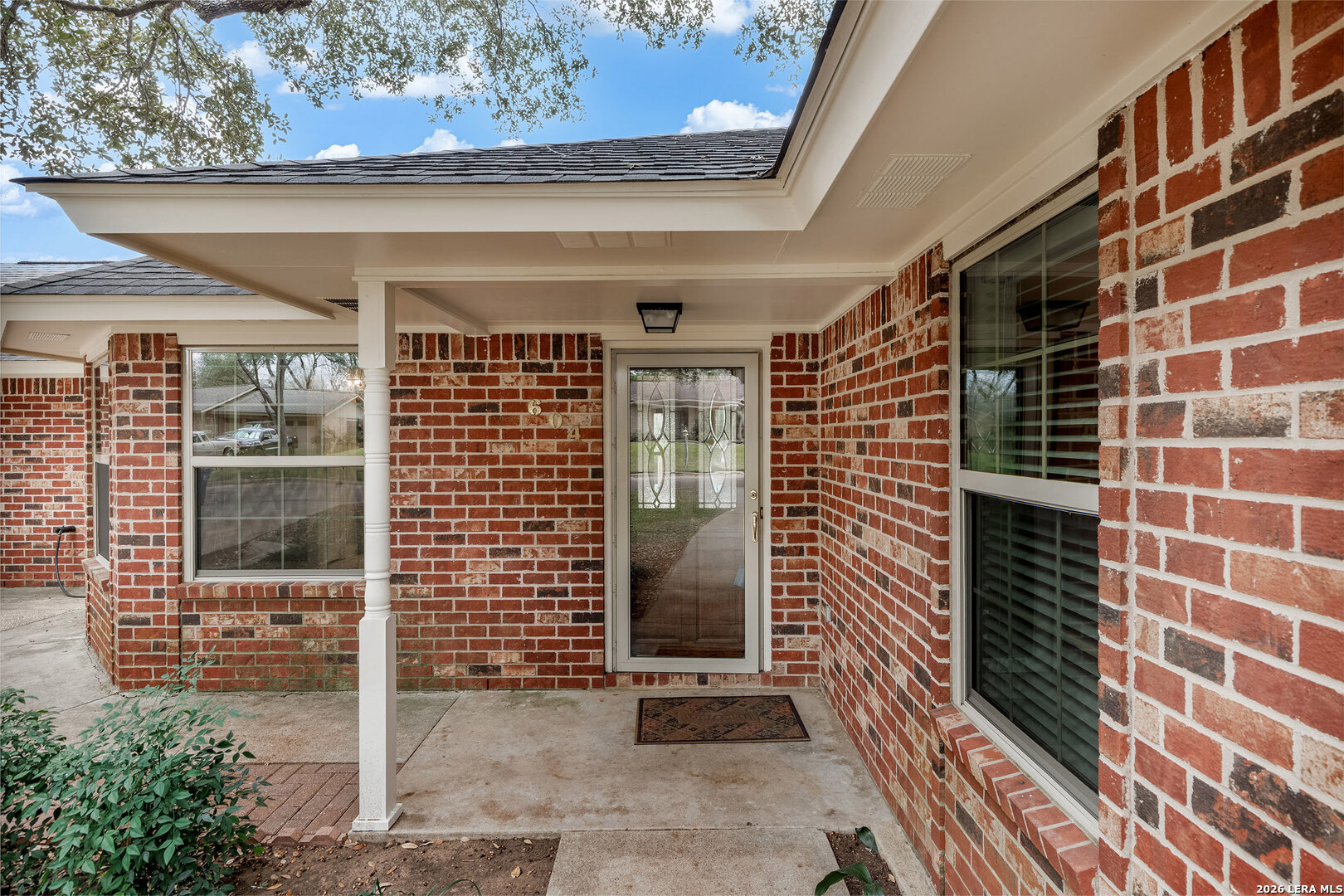 604 Elm Street Floresville TX 78114