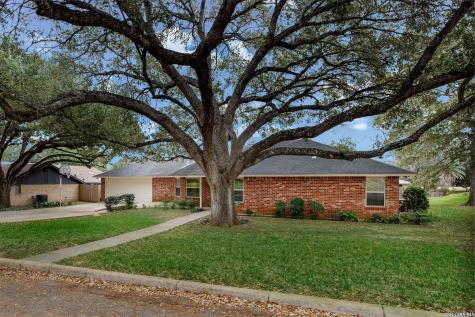 604 Elm Street Floresville TX 78114