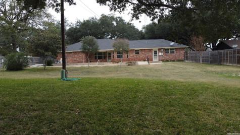 604 Elm Street Floresville TX 78114