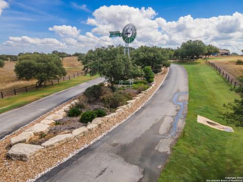 141 N Lon Price Blanco TX 78606