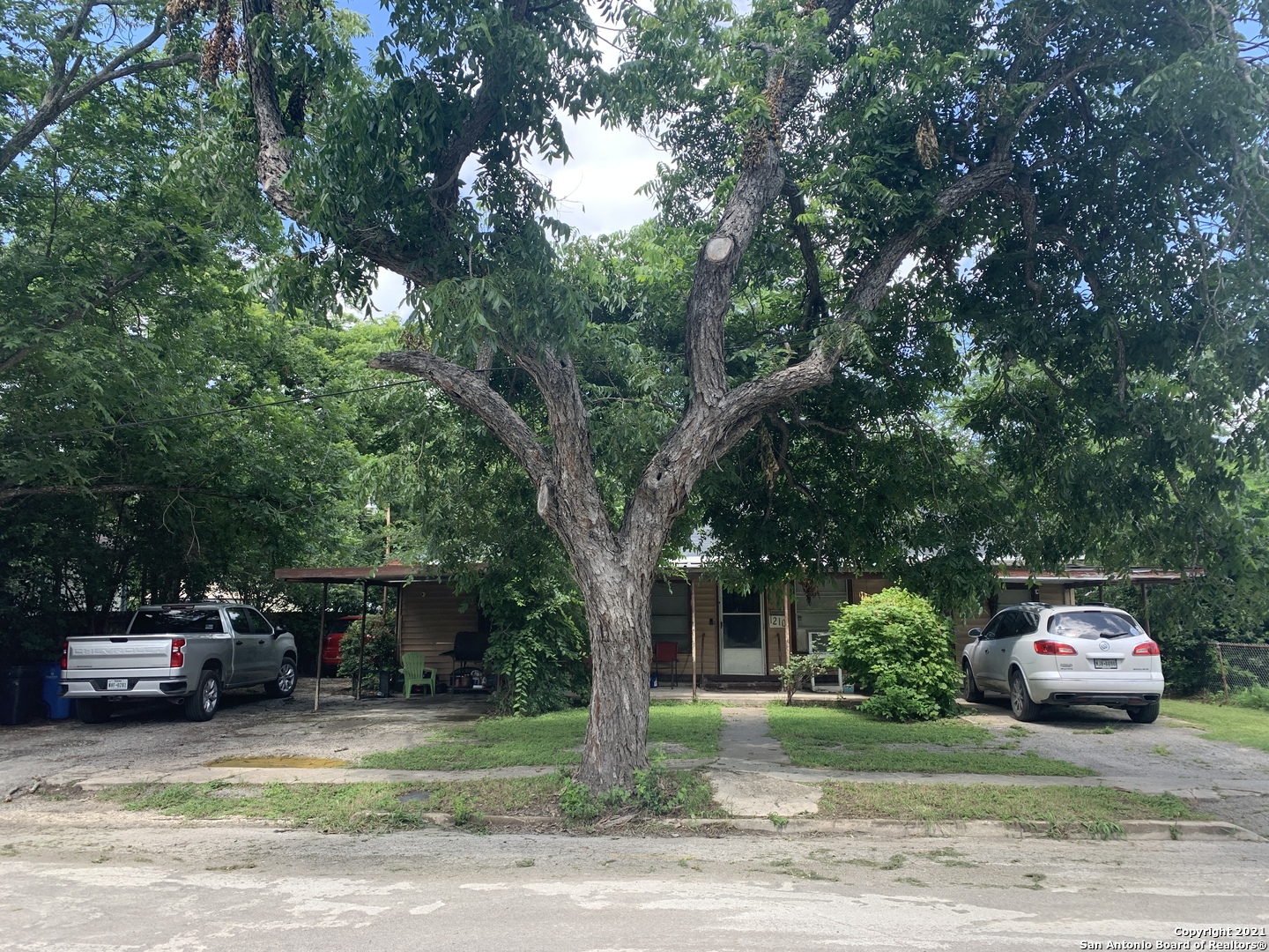 1210 N Milam Street Seguin TX 78155