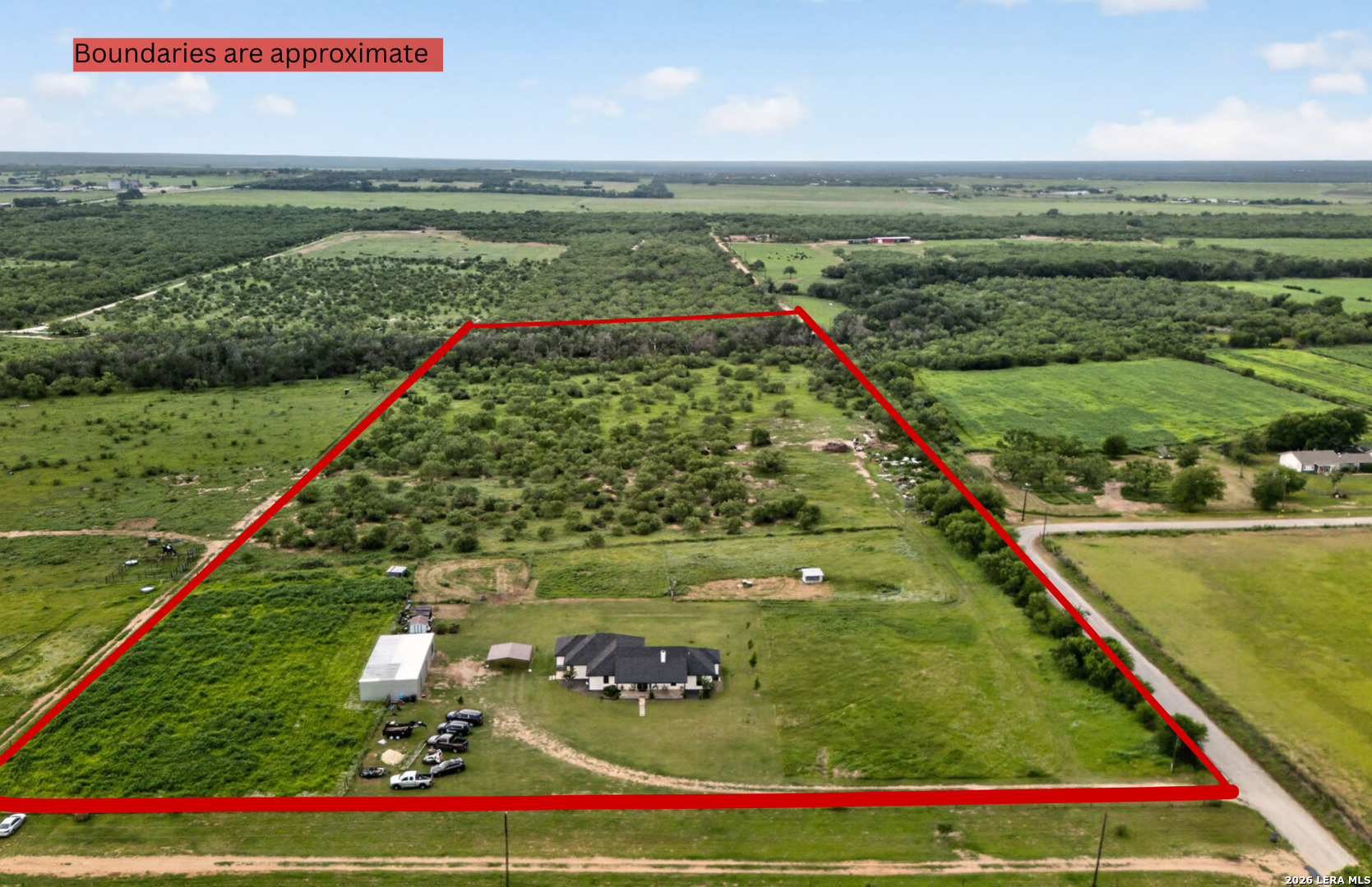 965 County Road 7611 Devine TX 78016