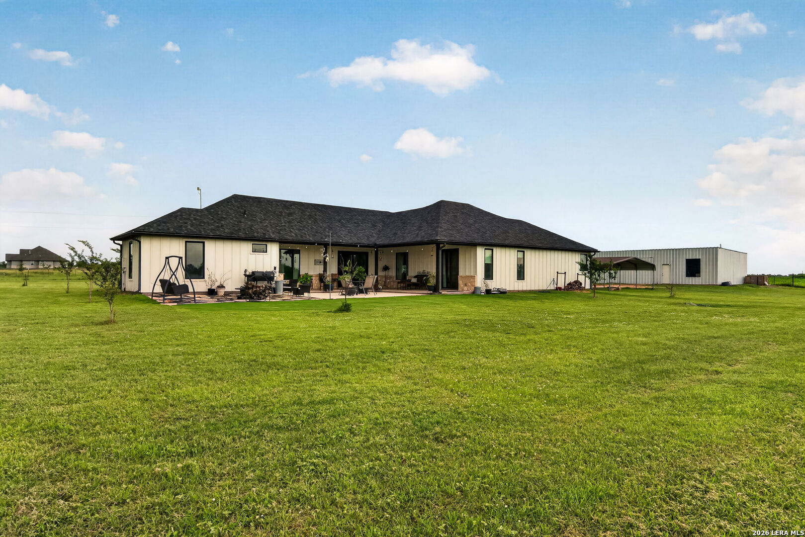 965 County Road 7611 Devine TX 78016
