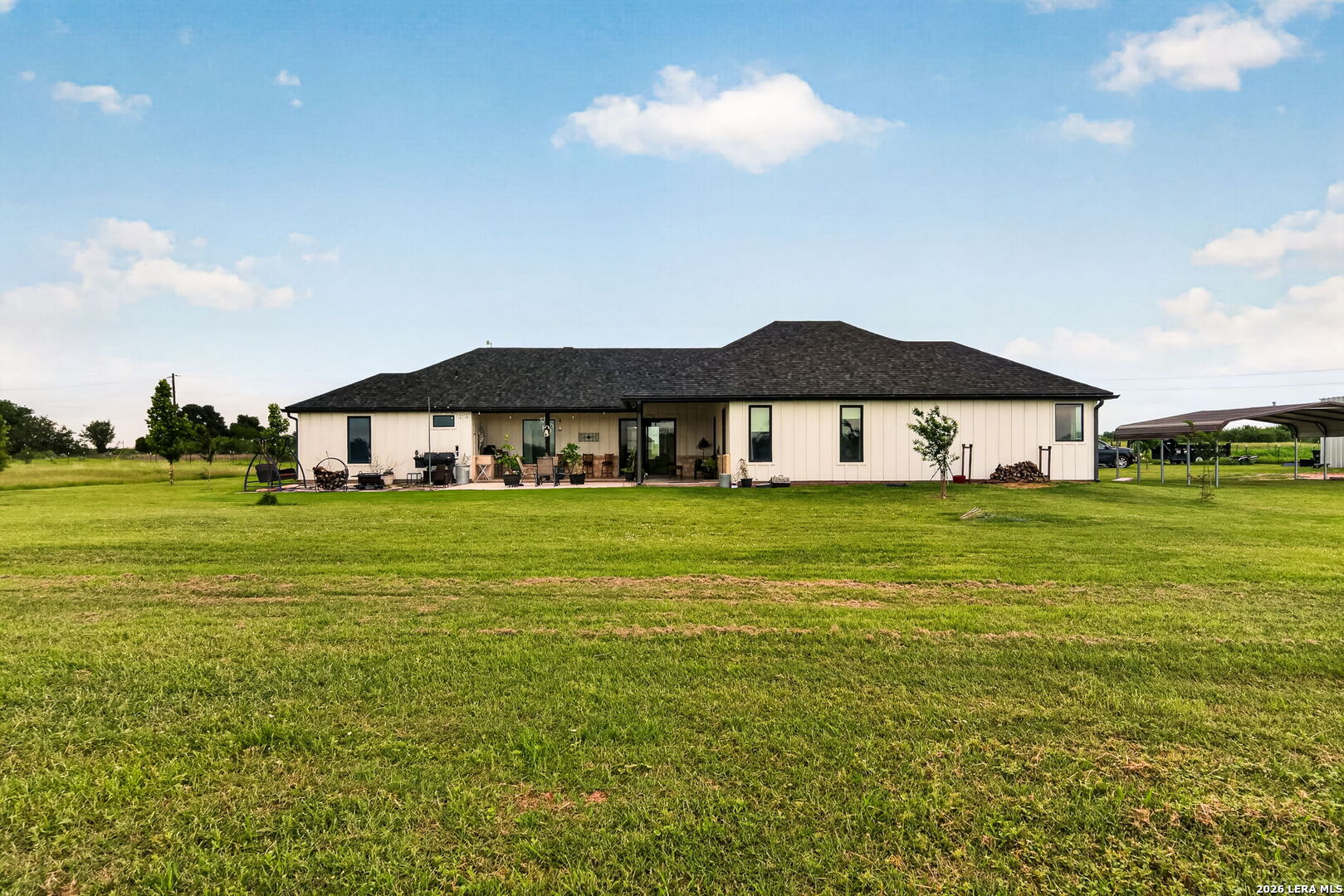 965 County Road 7611 Devine TX 78016