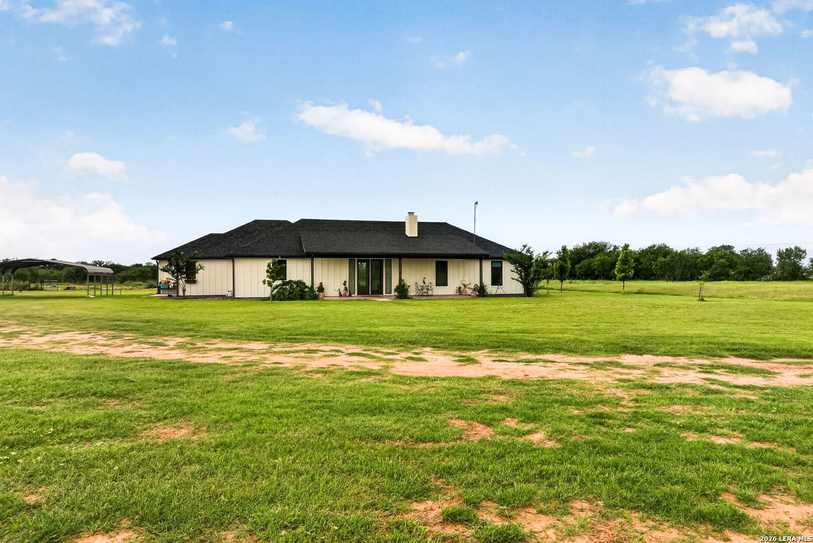965 County Road 7611 Devine TX 78016