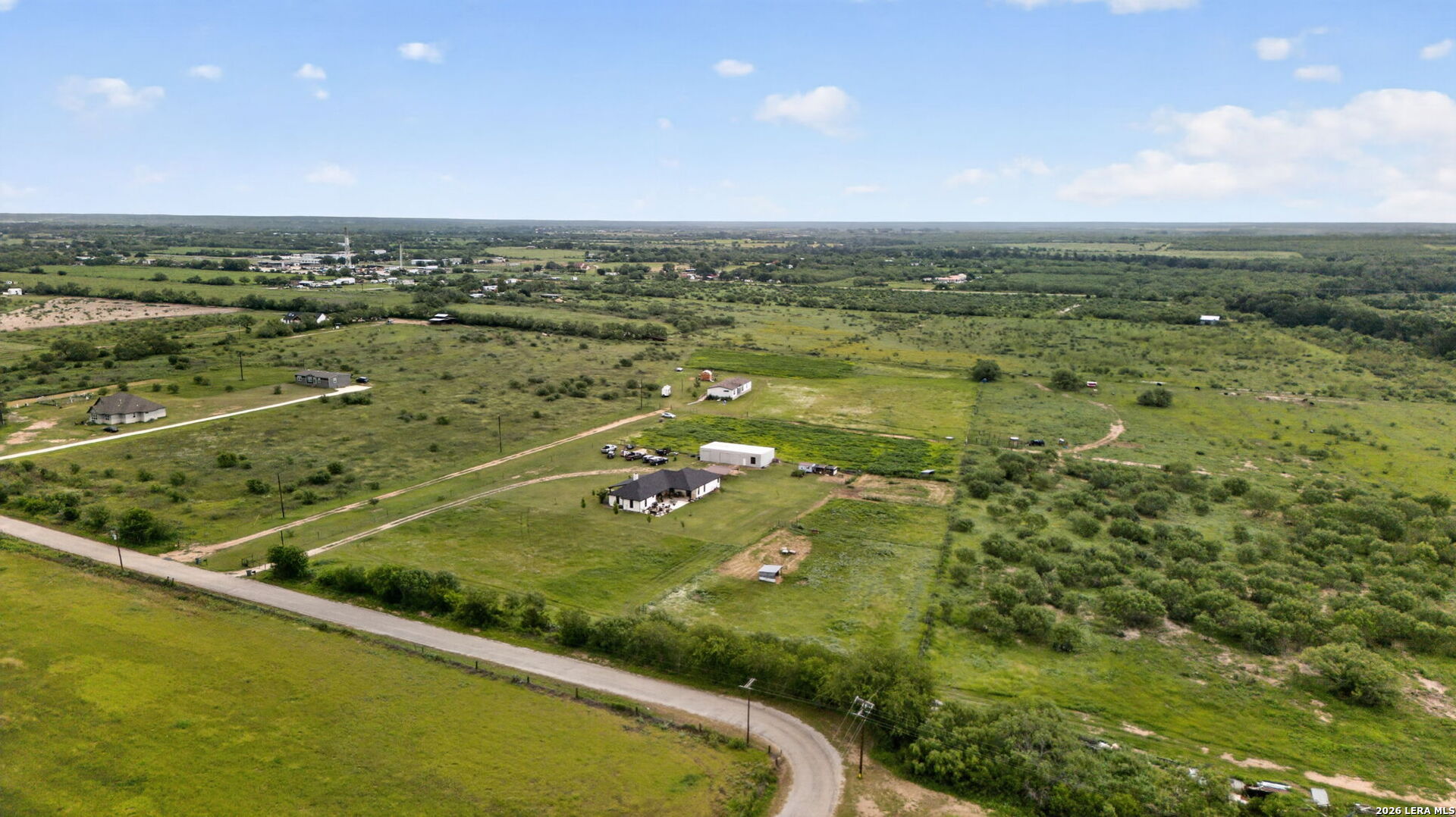 965 County Road 7611 Devine TX 78016