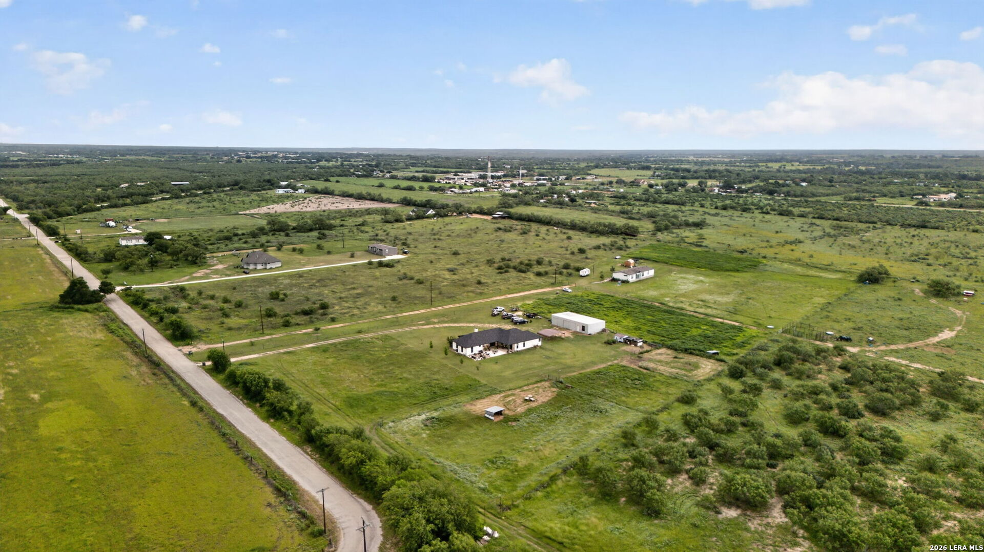 965 County Road 7611 Devine TX 78016