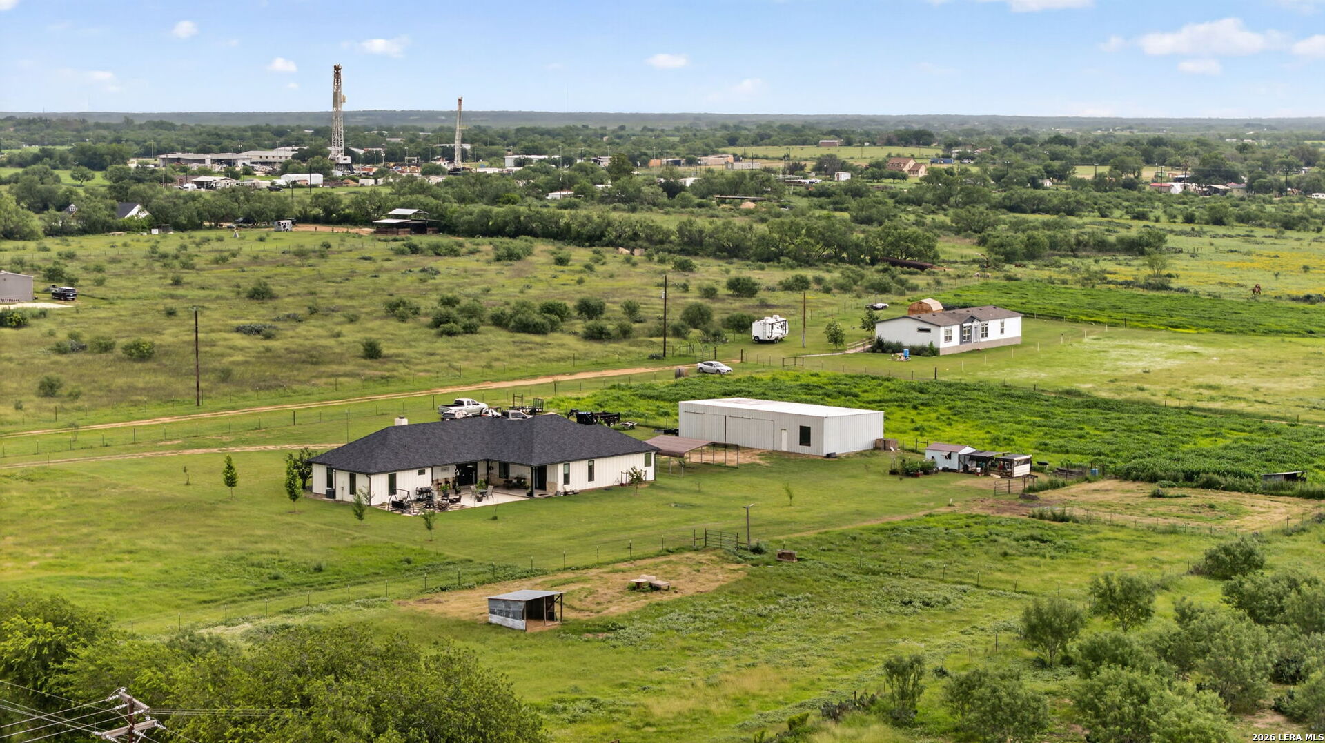 965 County Road 7611 Devine TX 78016