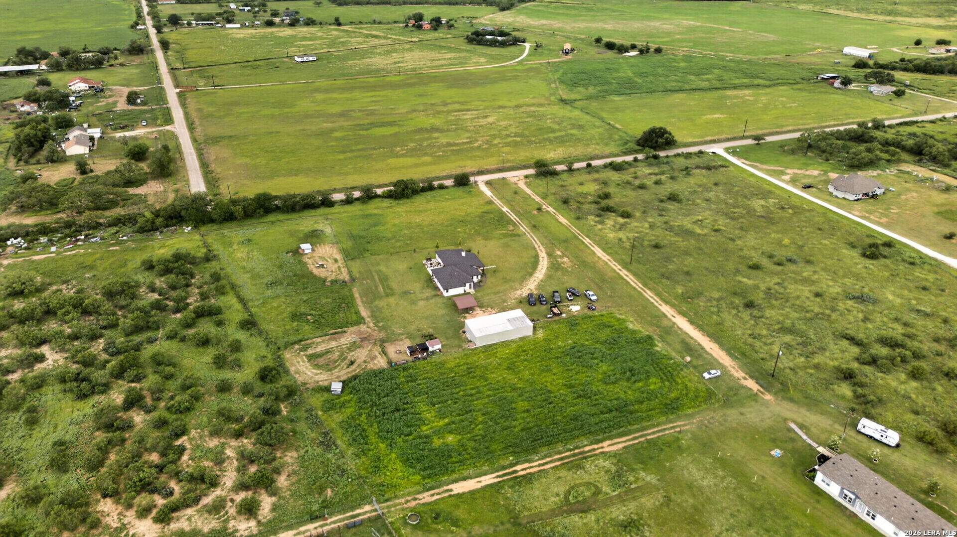 965 County Road 7611 Devine TX 78016